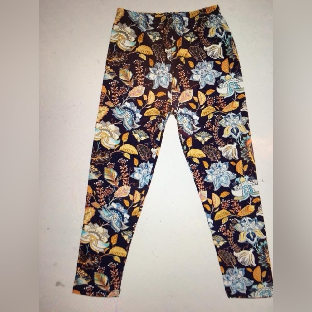 Girls Size Medium Winter Floral Print Leggings